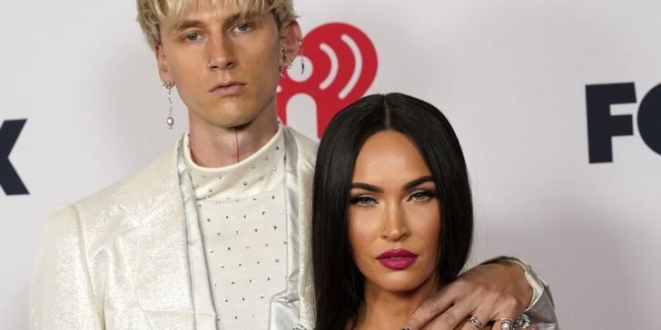 Megan Fox y Machine Gun Kelly beben su propia sangre en rituales