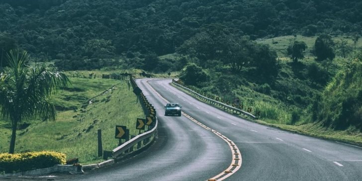 La Zona Mágica en México: Un lugar donde los autos se mueven solos por la carretera.