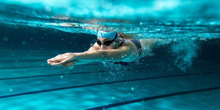 Natación: ¿Por qué se considera como el deporte más completo que existe para todas las edades?