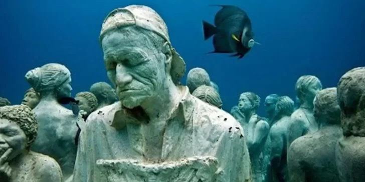 Museo Submarino Lanzarote, un espectacular sitio lleno de esculturas bajo el agua.